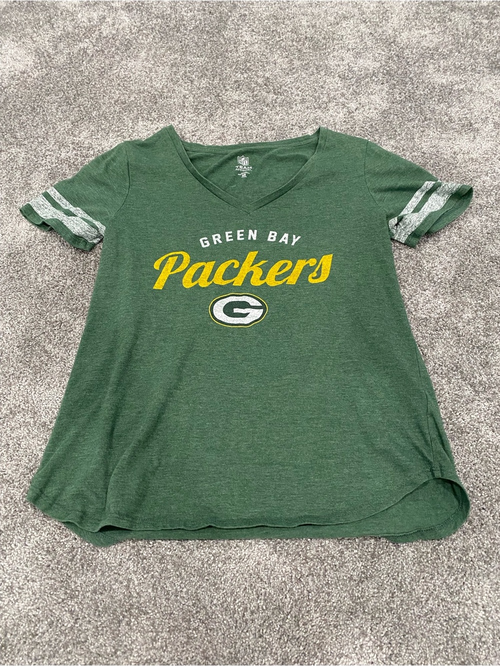 Green Bay Packers T-Shirt Womens M NFL TEAM APPAREL V-Neck Football Wisconsin